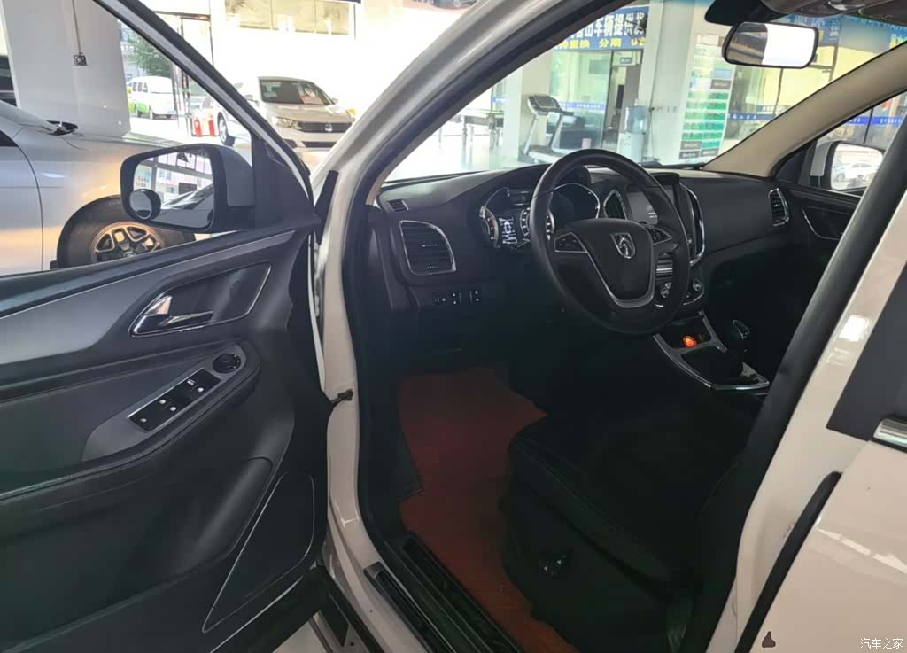 Wuling 560, 2016 16