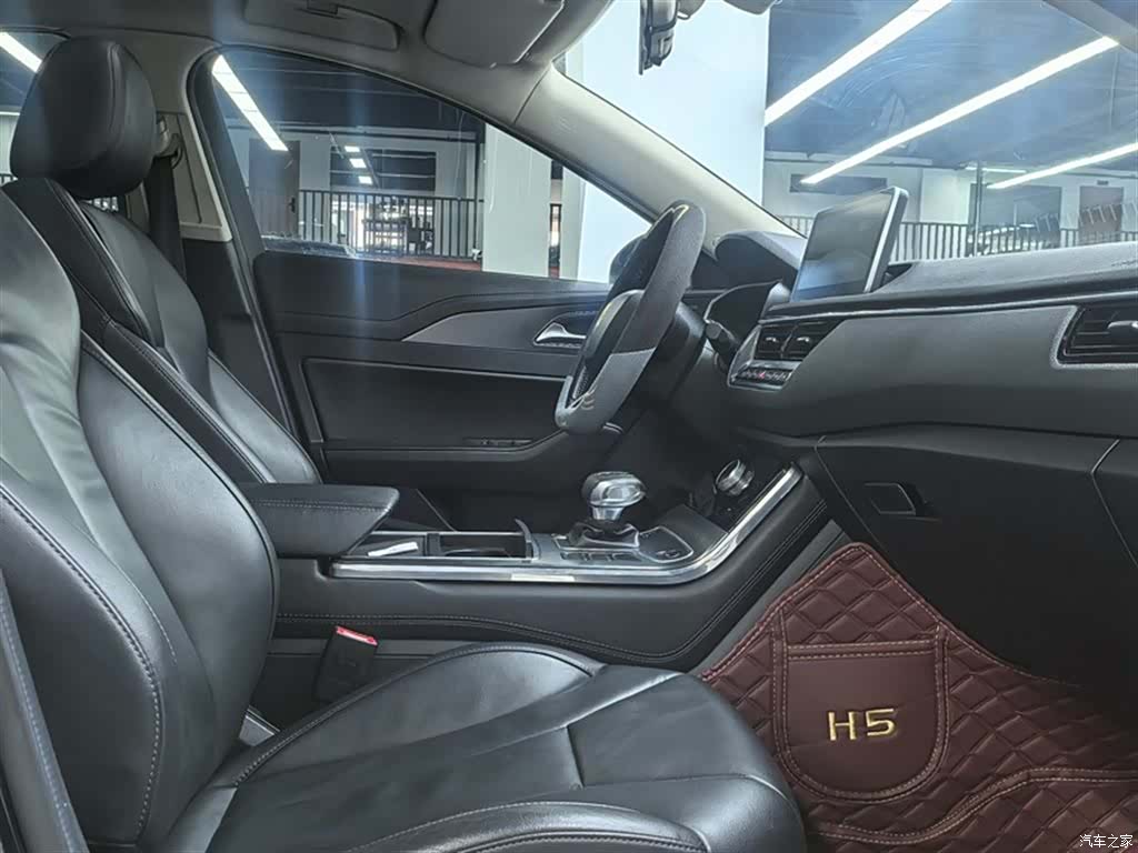 Hongqi H5, 2021 10