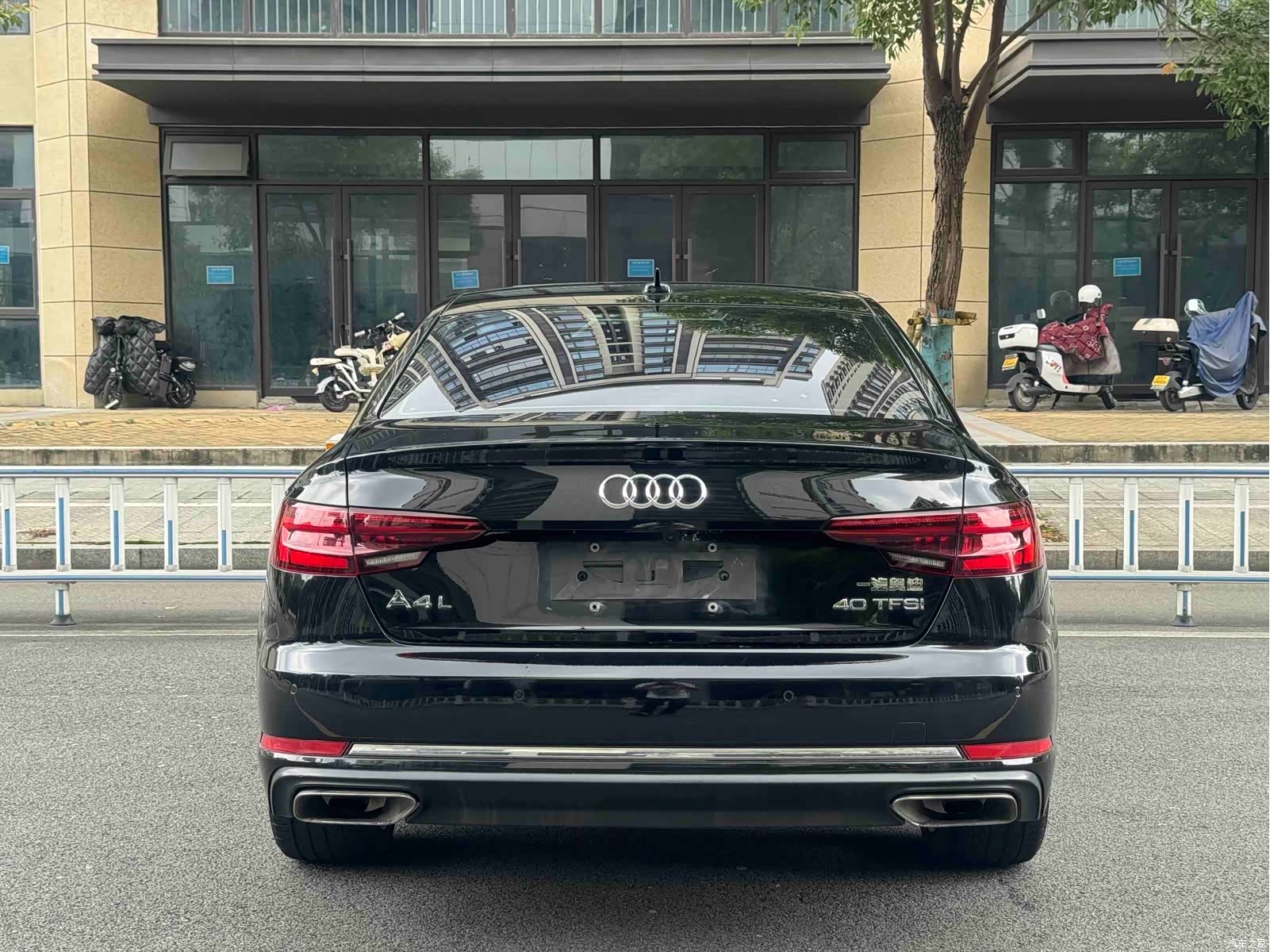 Audi A4L, 2019 все фото