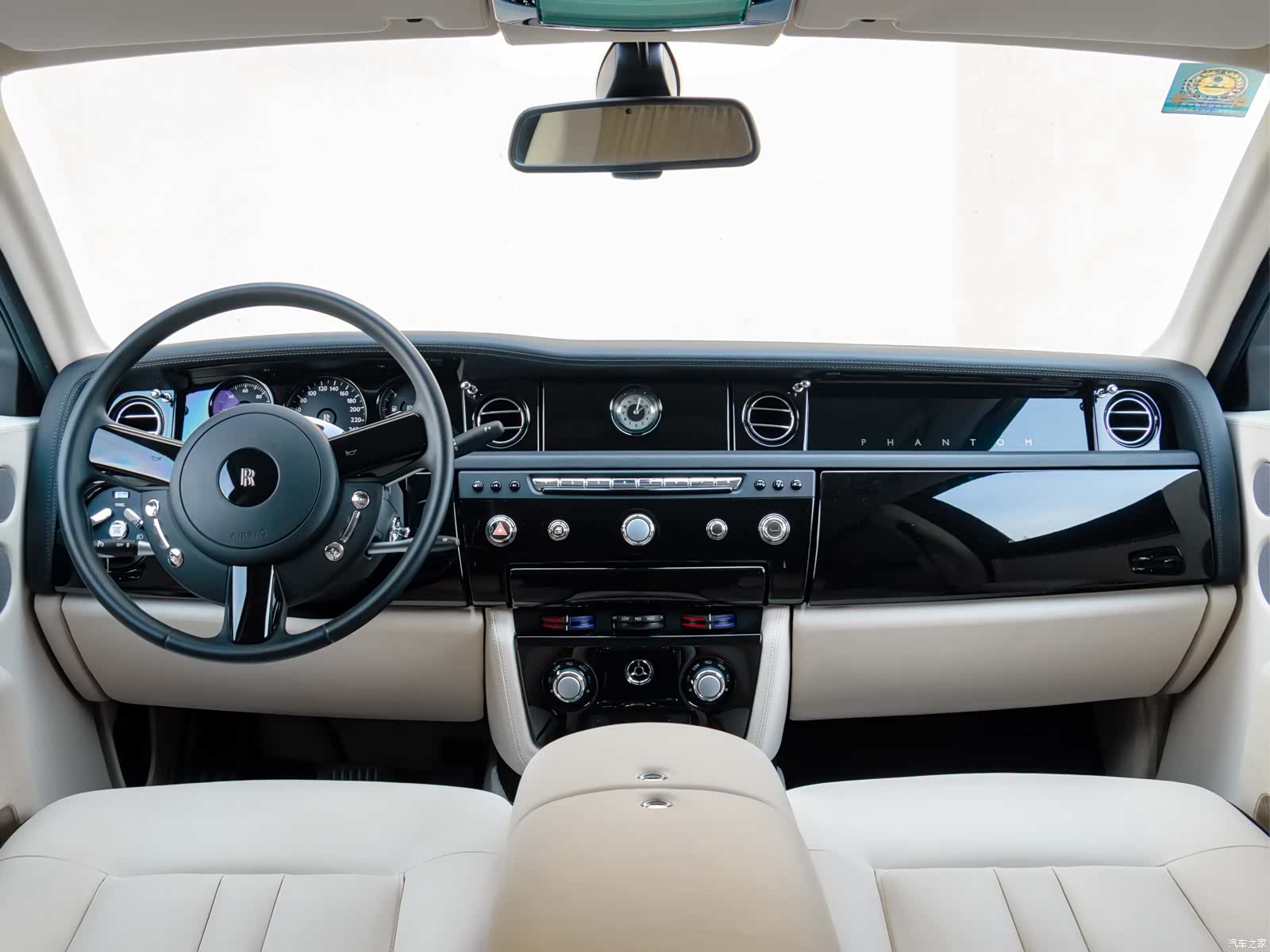 Rolls-Royce Phantom, 2013 13