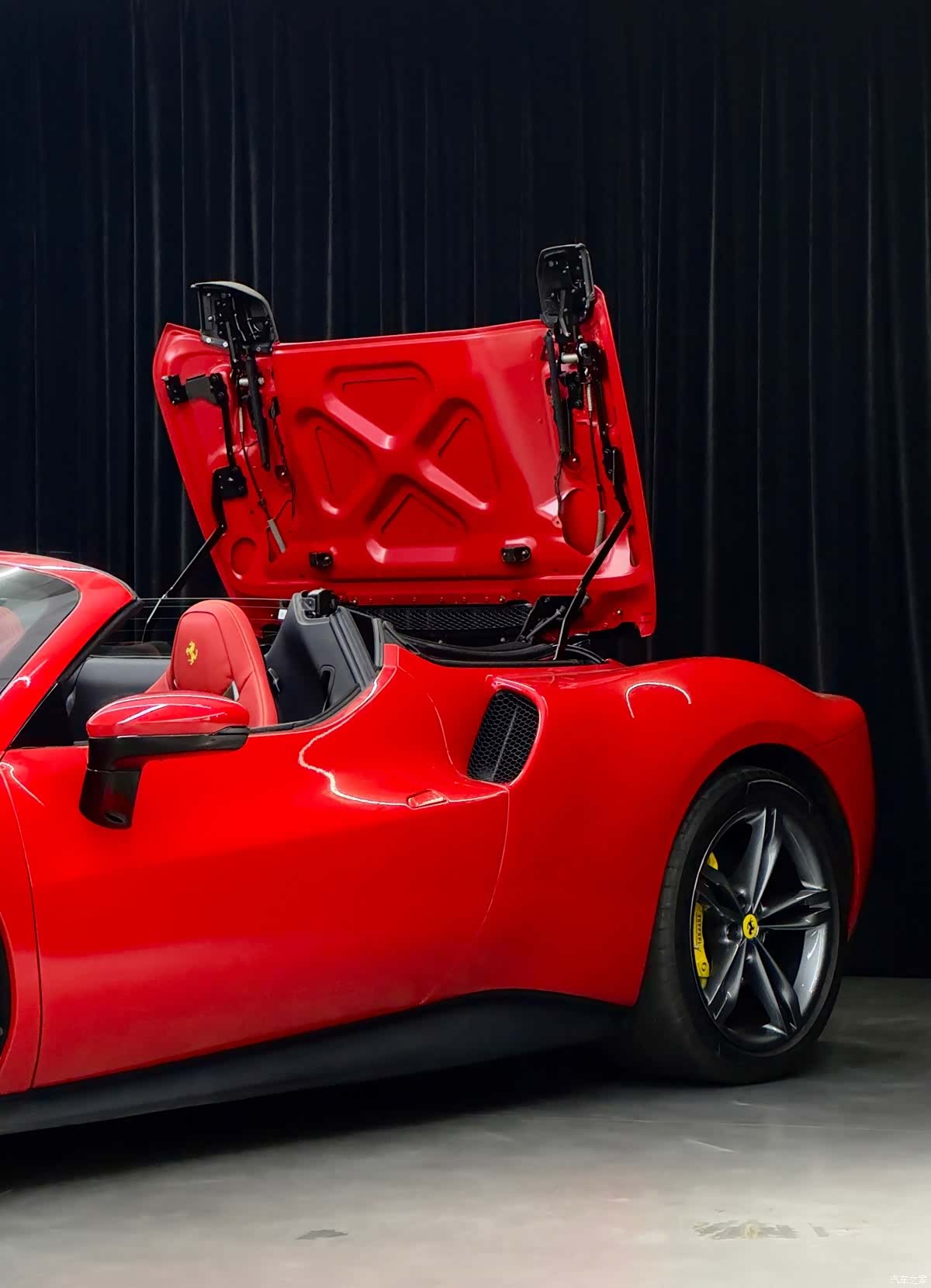 Ferrari 296, 2024 8