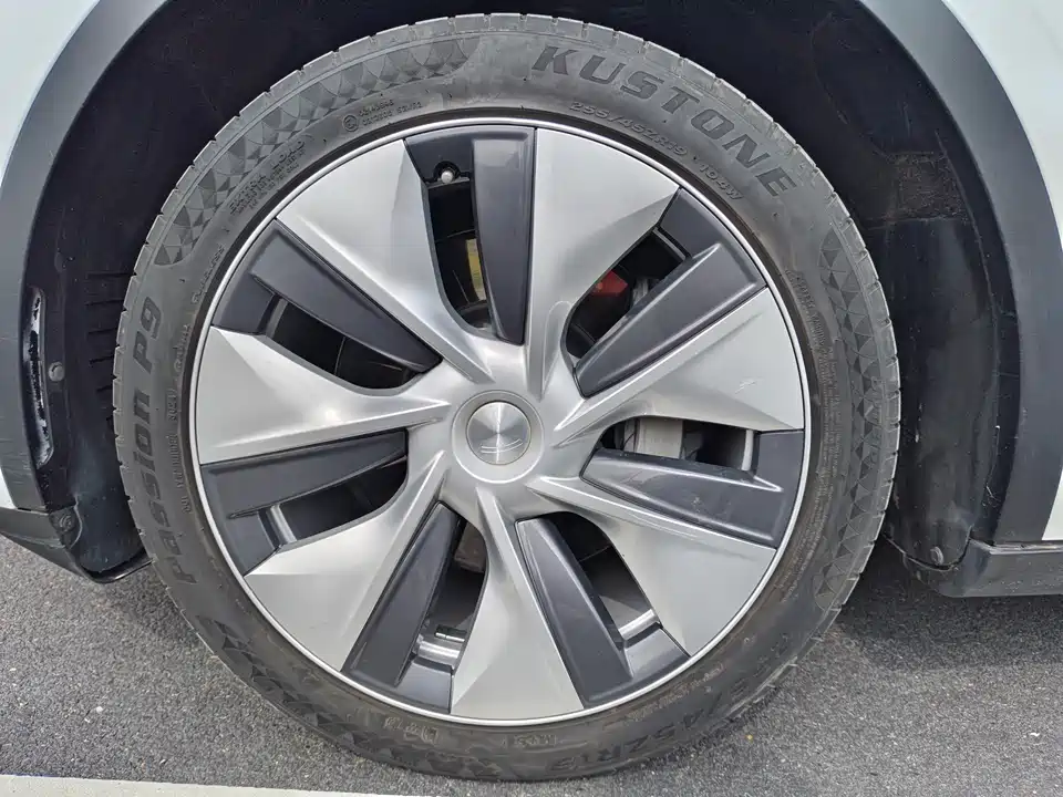 Tesla Model Y Tesla Model Y
