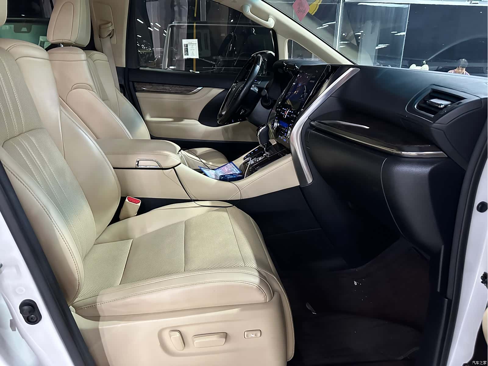 Toyota Vellfire, 2020 все фото