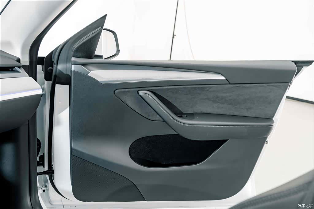 Tesla Model Y, 2024 14