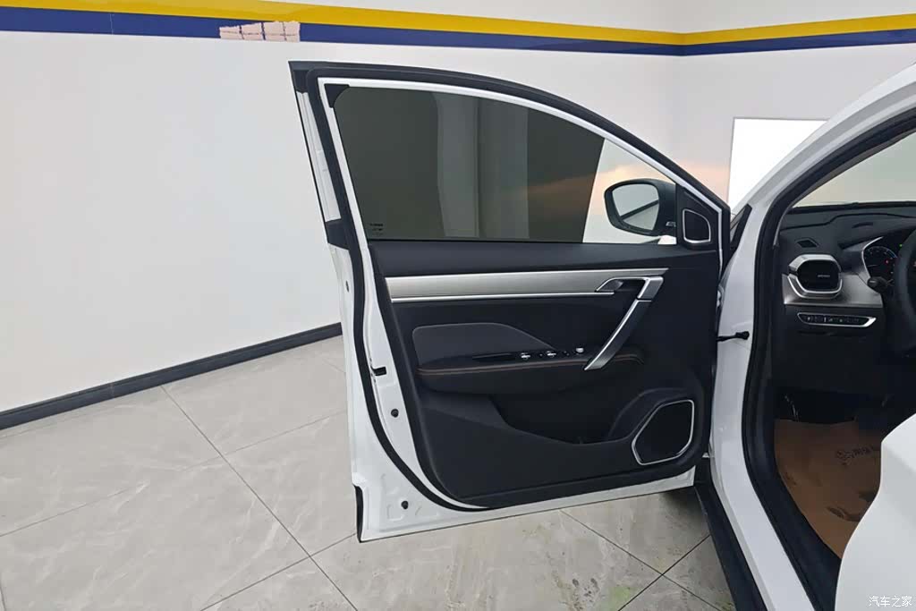 Geely Coolray, 2025 7
