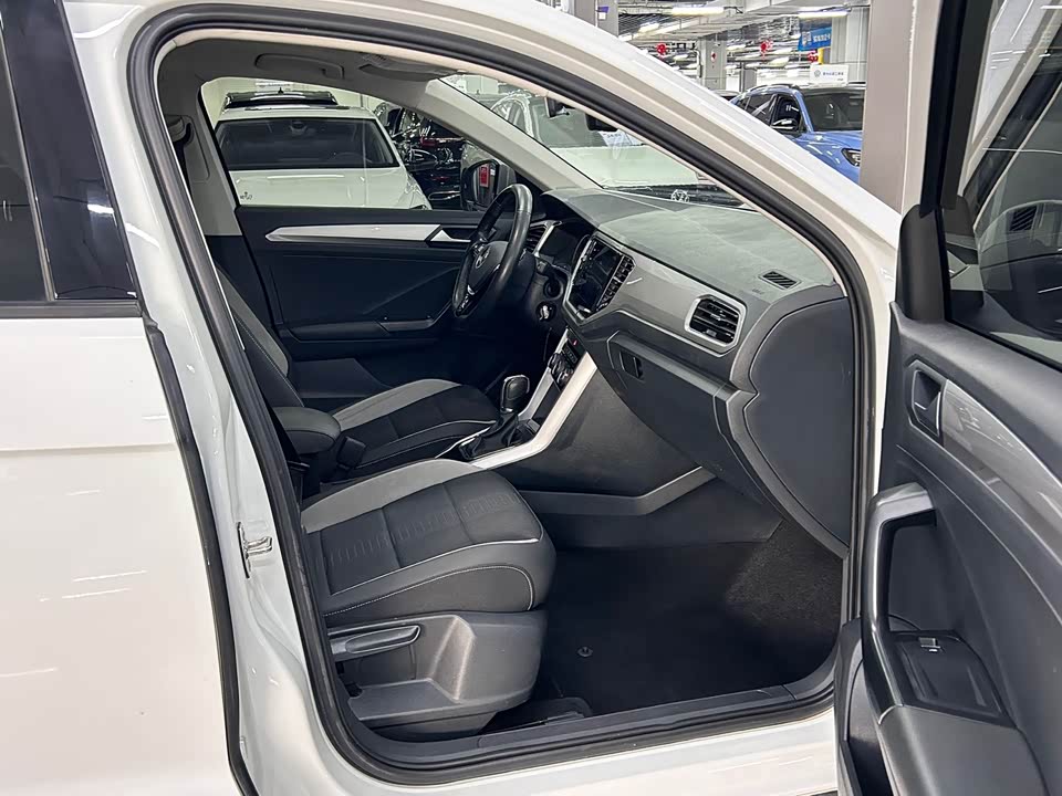 Volkswagen T-ROC exploring Songs