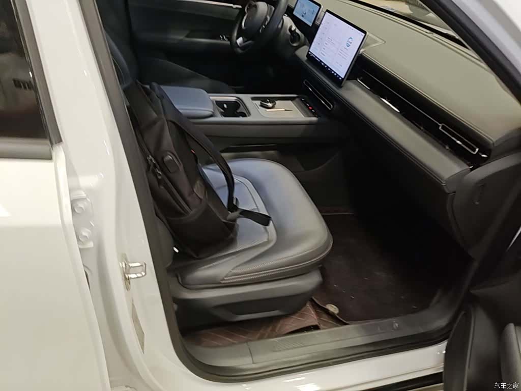 Wuling Starlight, 2025 25