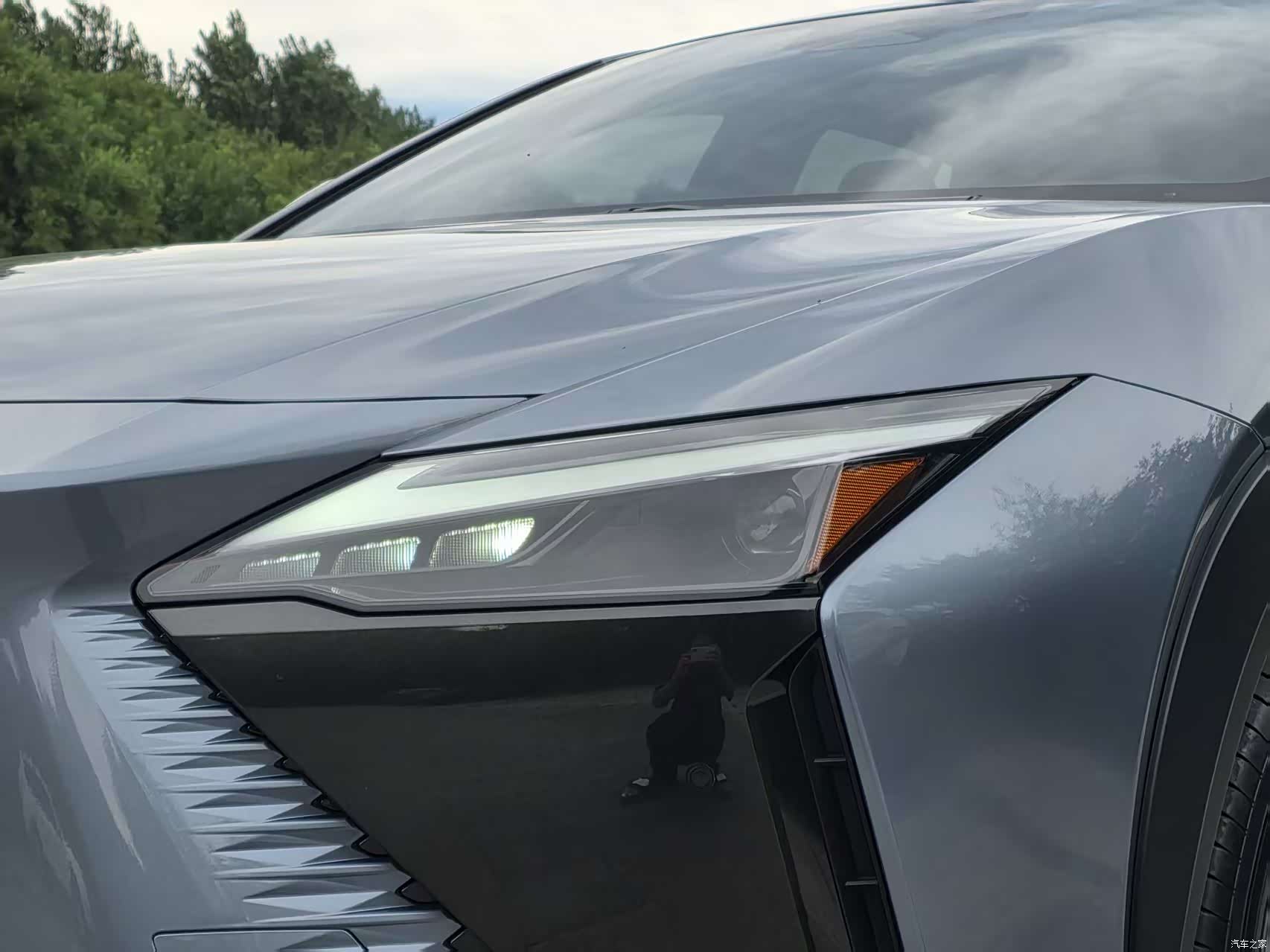 Lexus RZ, 2024 13
