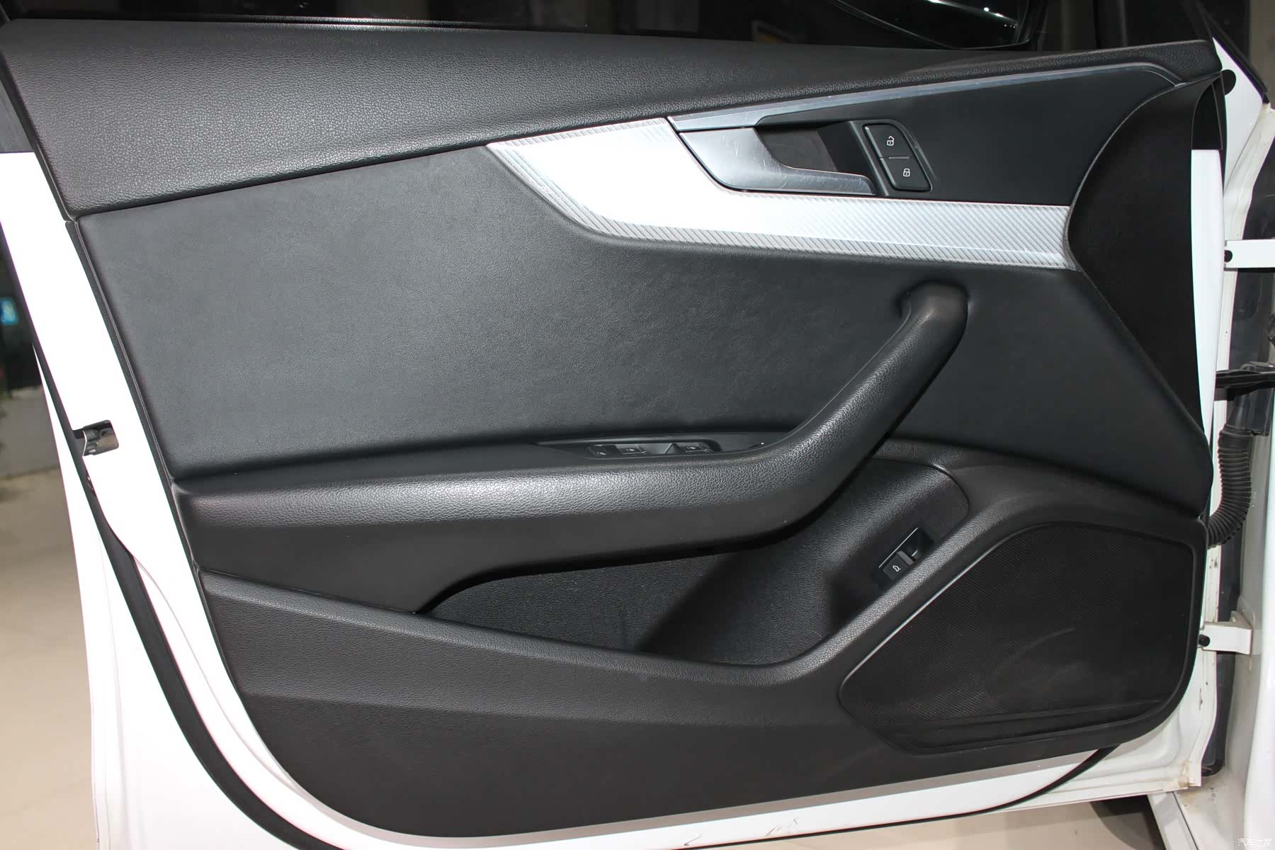 Audi A4L, 2017 11