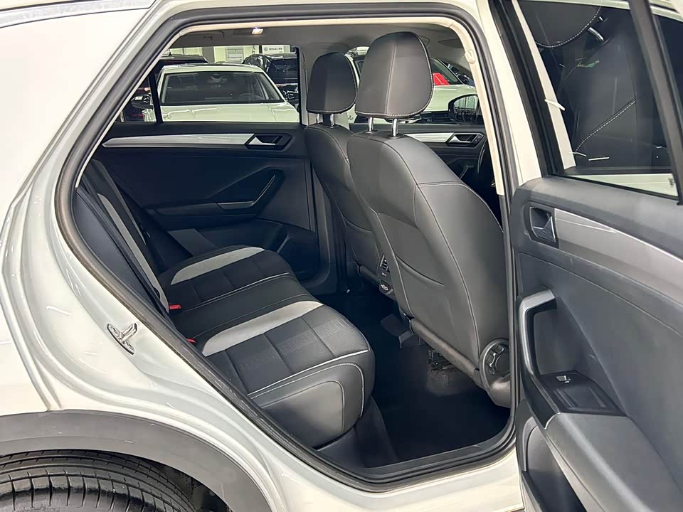 Volkswagen T-ROC exploring Songs