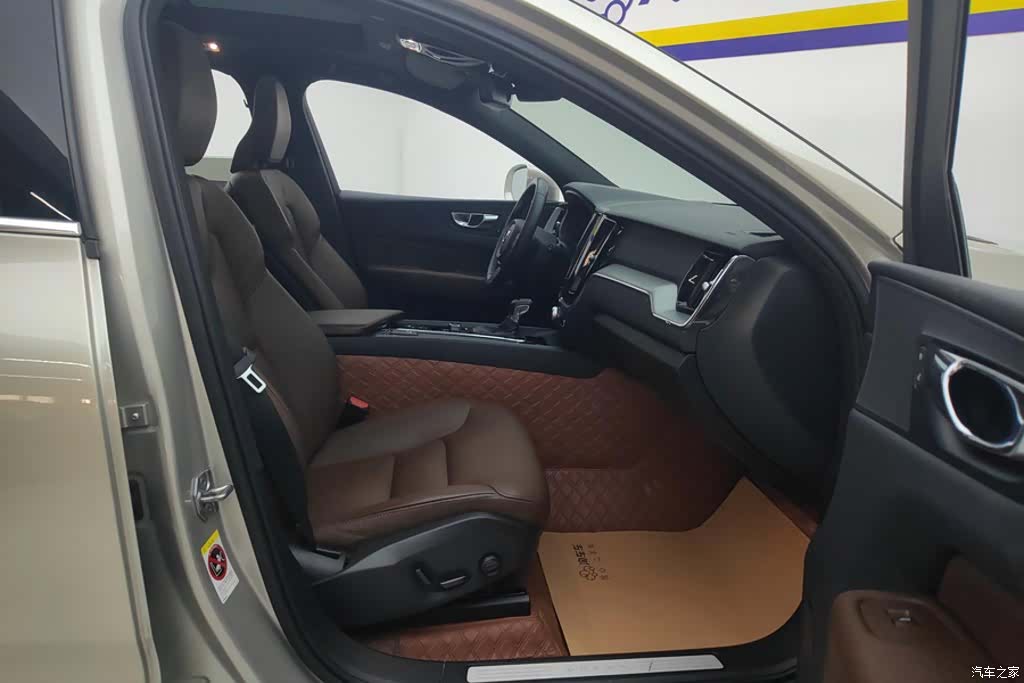 Volvo XC60, 2021 8