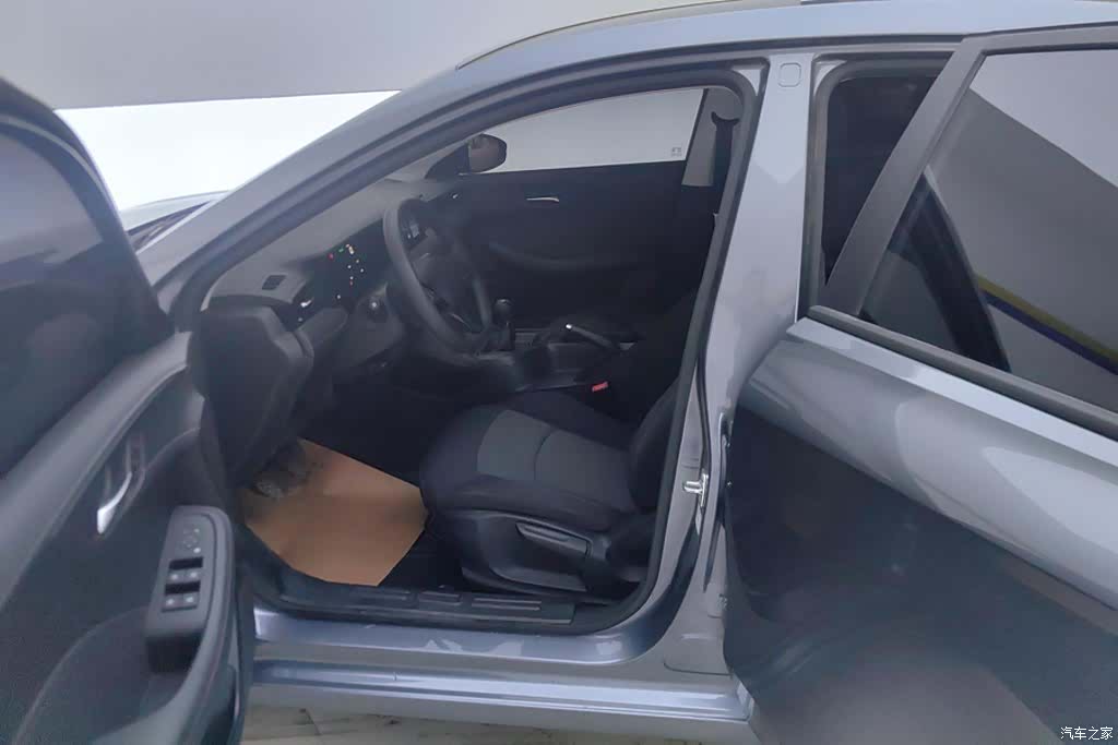 Roewe i5, 2025 9