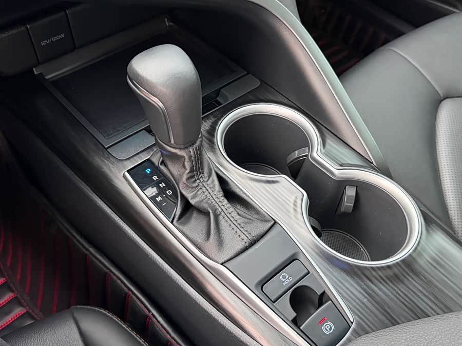 Toyota Camry 2023, фото 9
