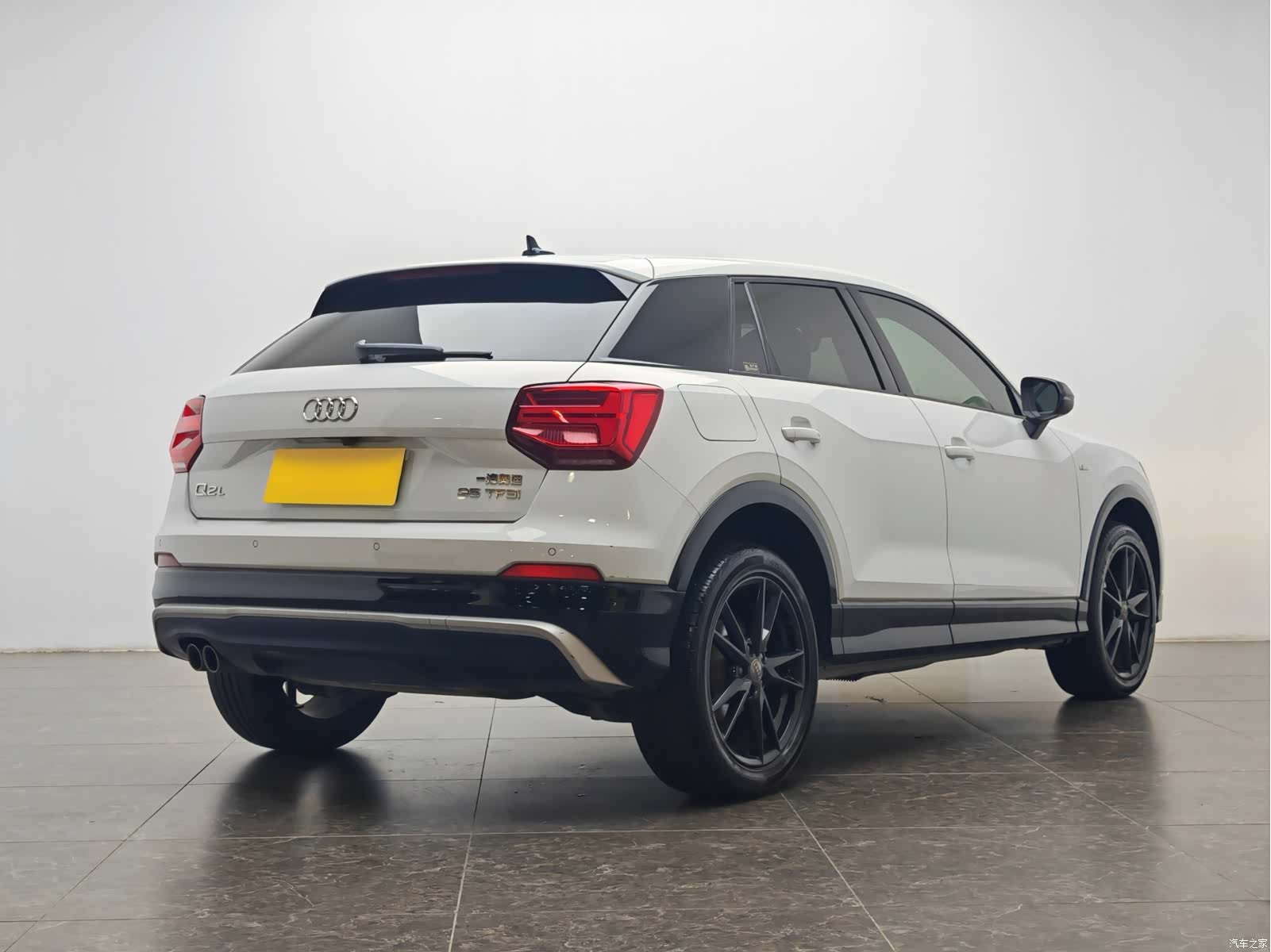 Audi Q2L, 2021 3