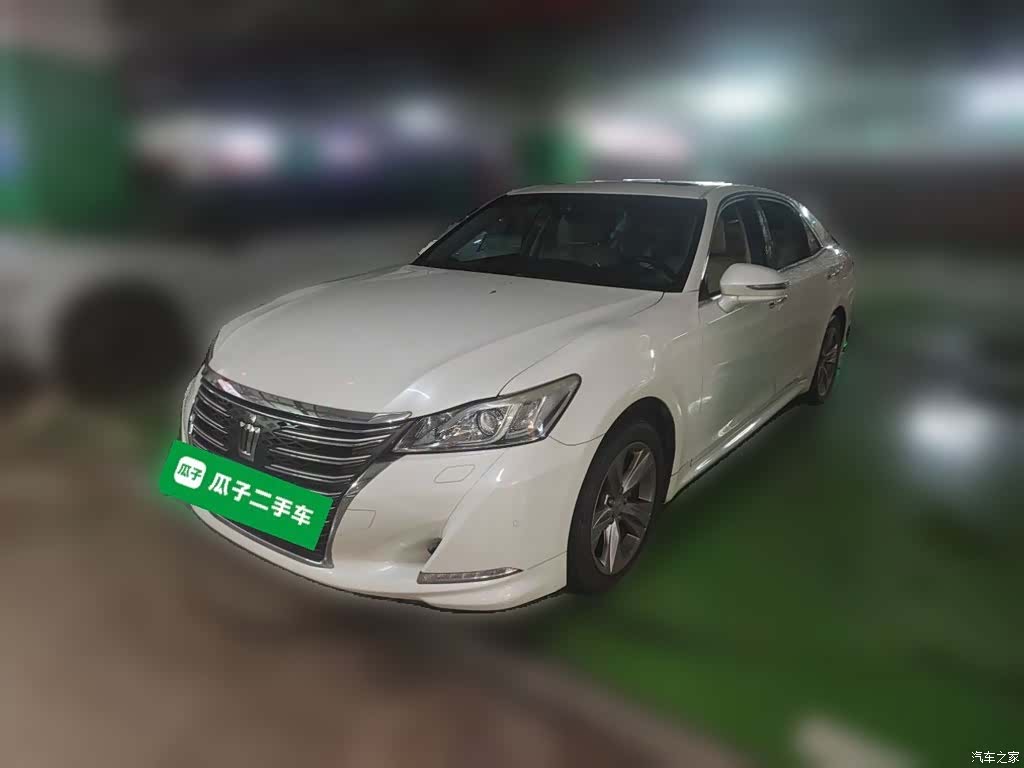 Toyota Crown, 2015 1