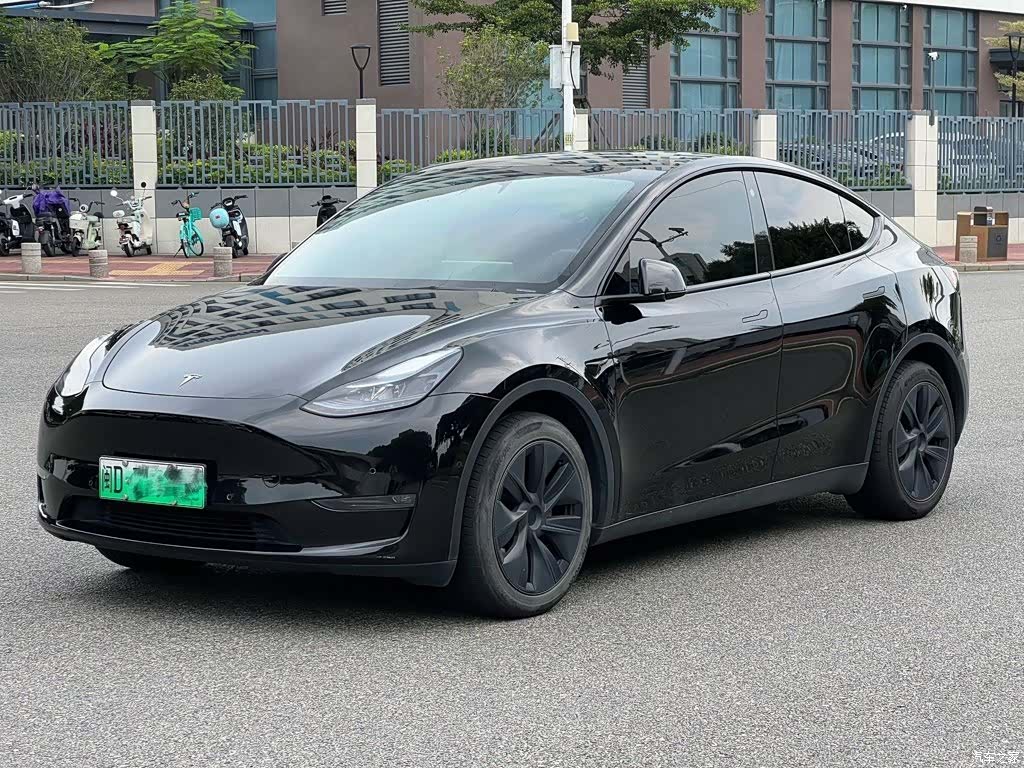 Tesla Model Y, 2023 1