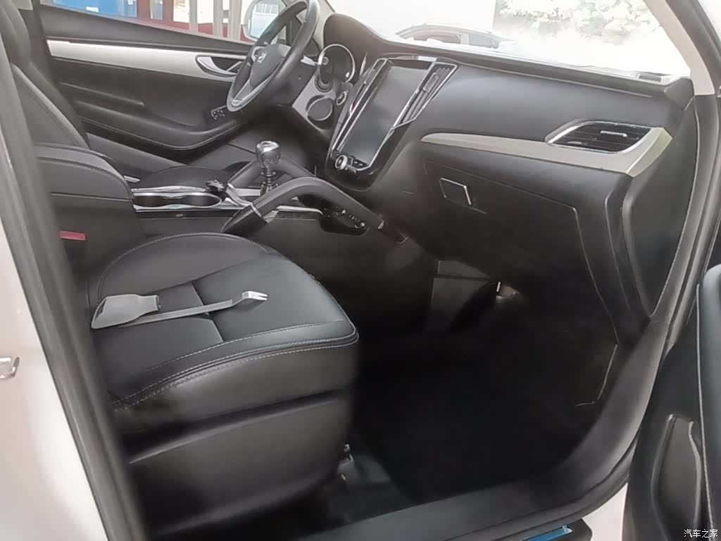 Zotye SR7, 2016 25