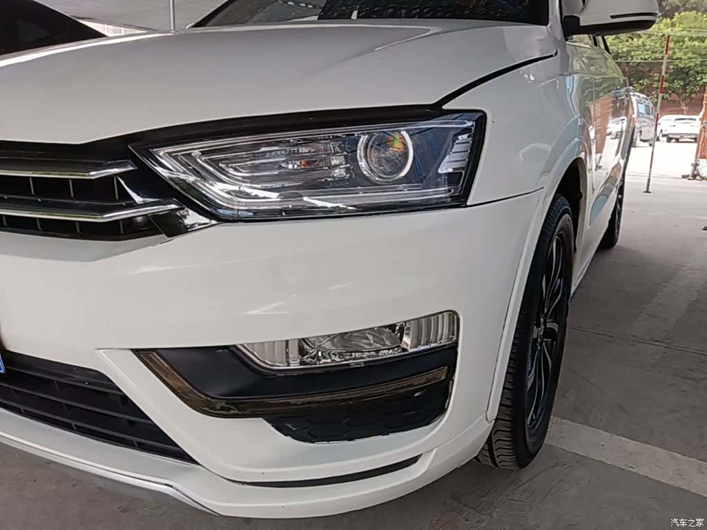 Zotye SR7, 2016 24