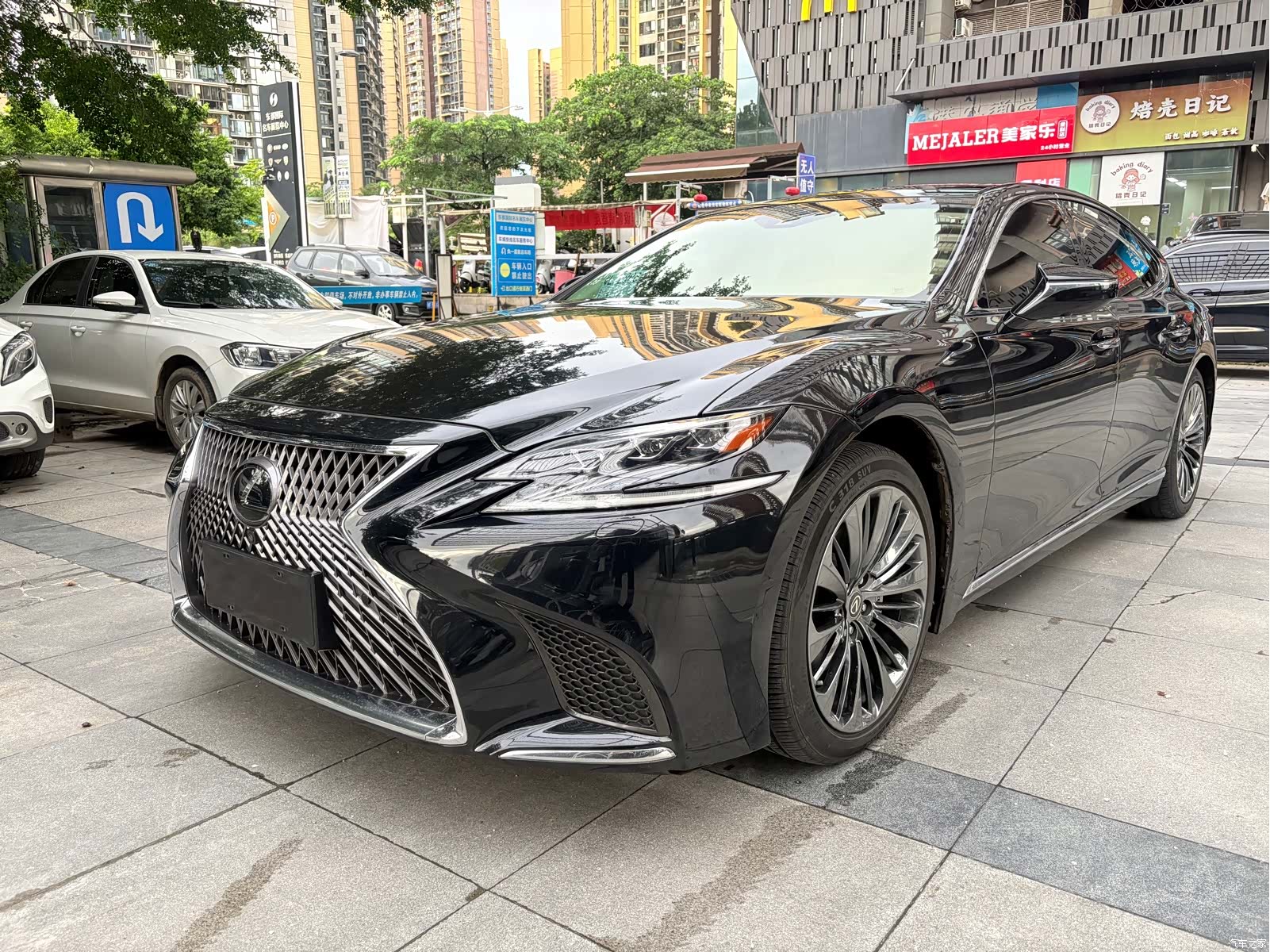 Lexus LS, 2019 1