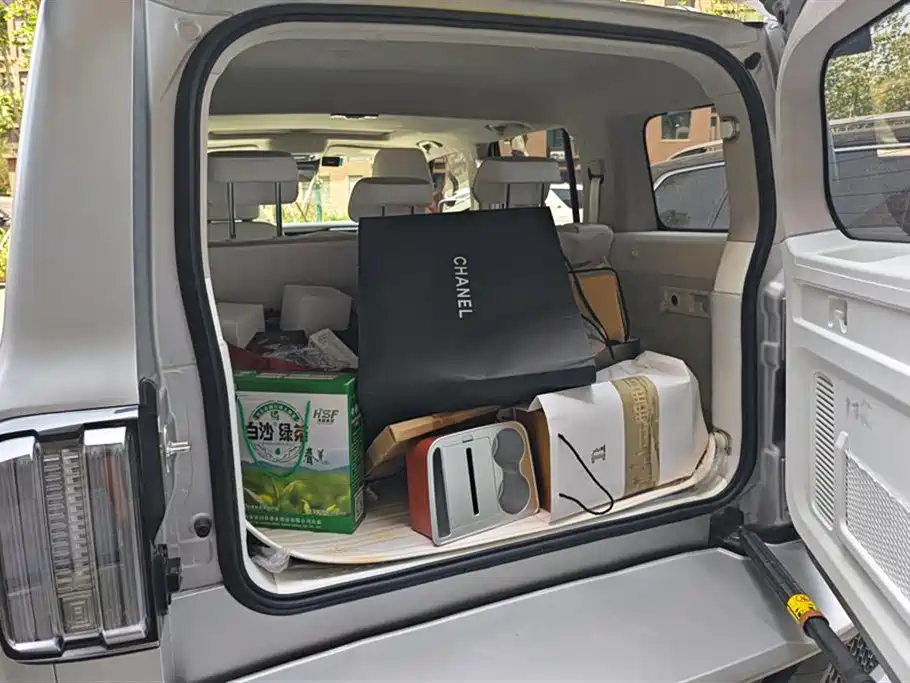 CrossBoundary Co-creation tank 300