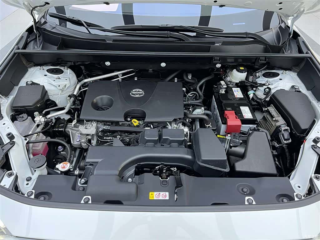 Toyota RAV4, 2024 10