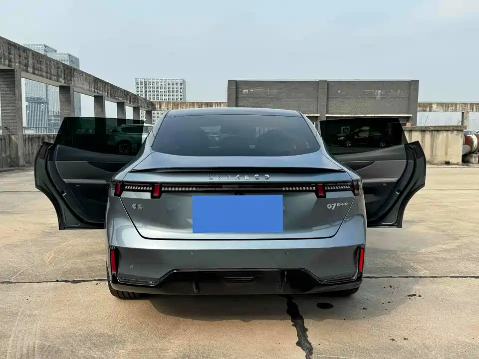 Lynk & Co 07 EM-P