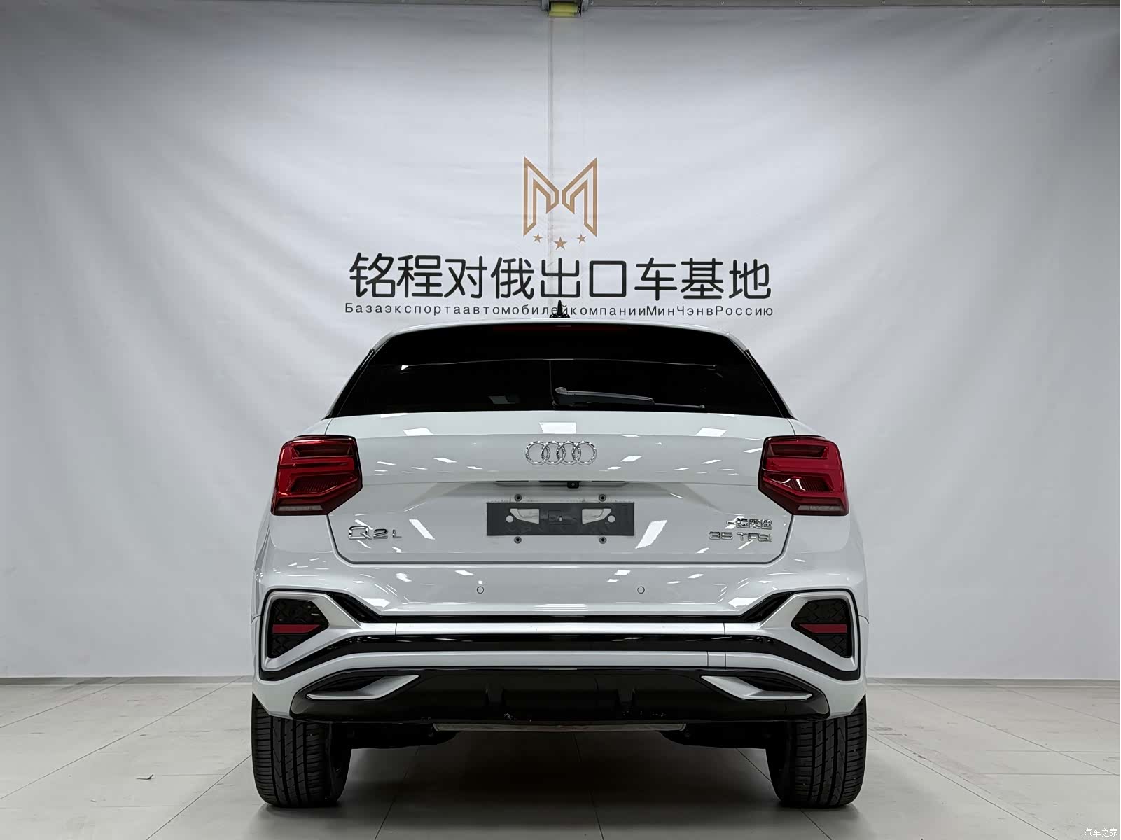 Audi Q2L, 2023 все фото