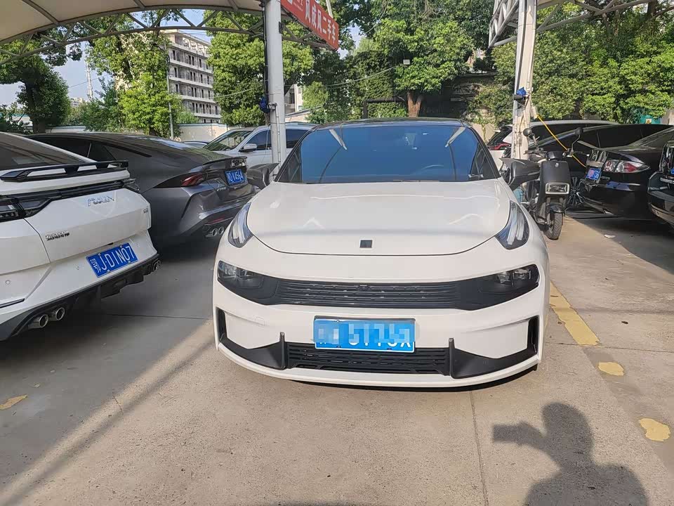 Lynk & Co 03 Lynk & Co 03
