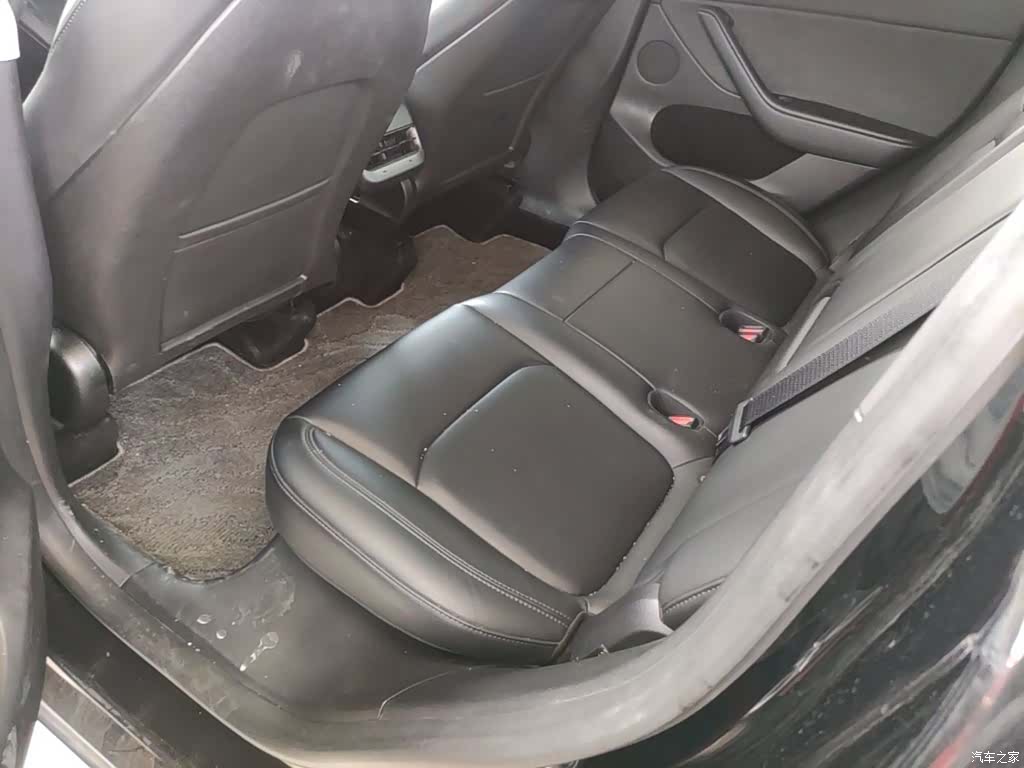 Tesla Model Y, 2023 17