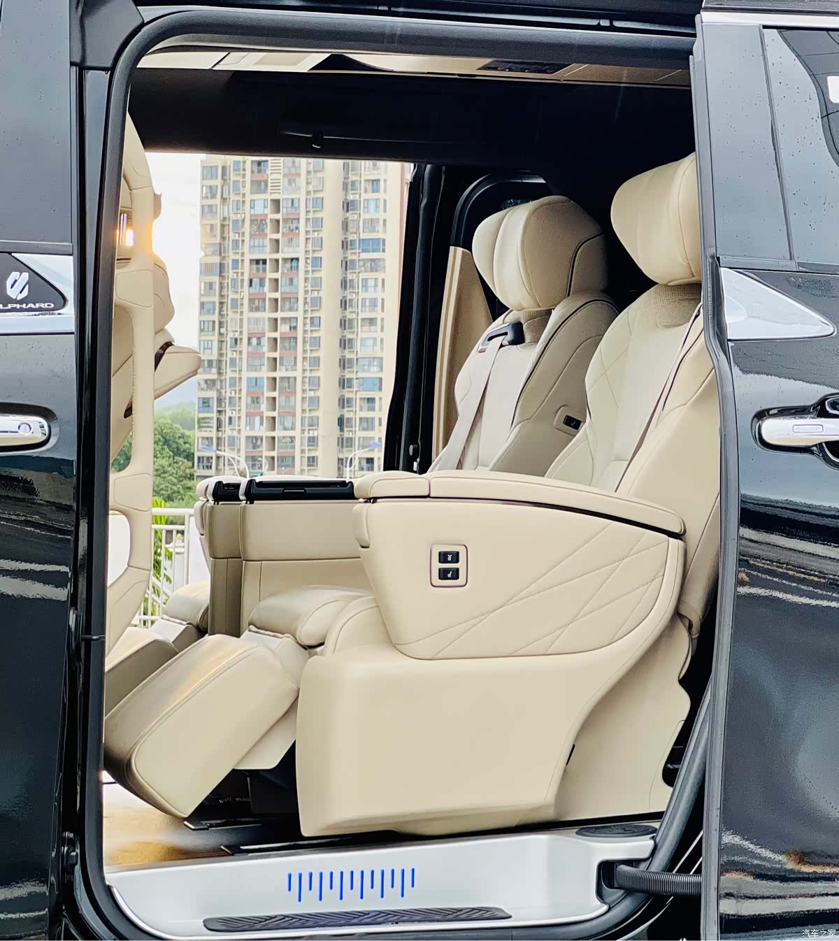 Toyota Alphard, 2024 все фото