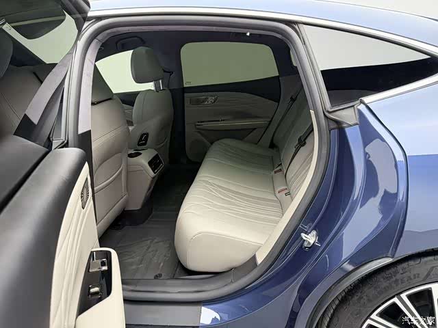 Geely 8, 2025 12