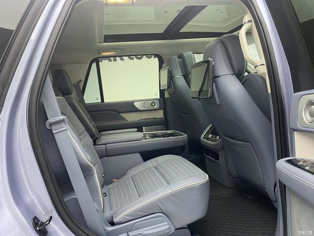 Lincoln Navigator, 2023 25