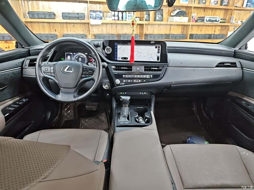 Lexus ES, 2024 10