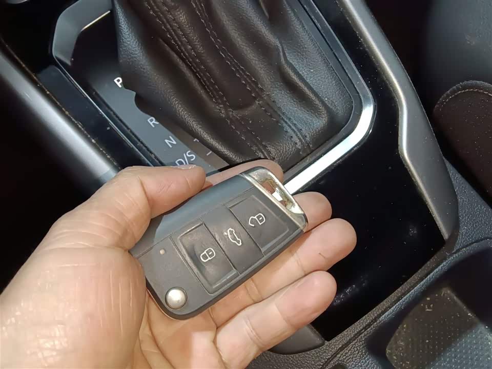 Volkswagen T-ROC exploring Songs