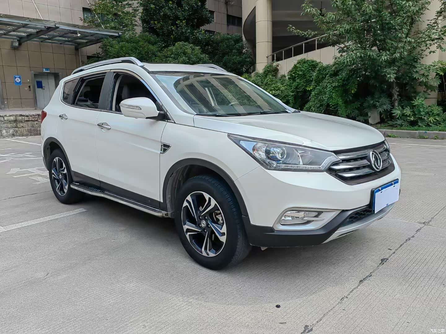 DongFeng AX7, 2015 3
