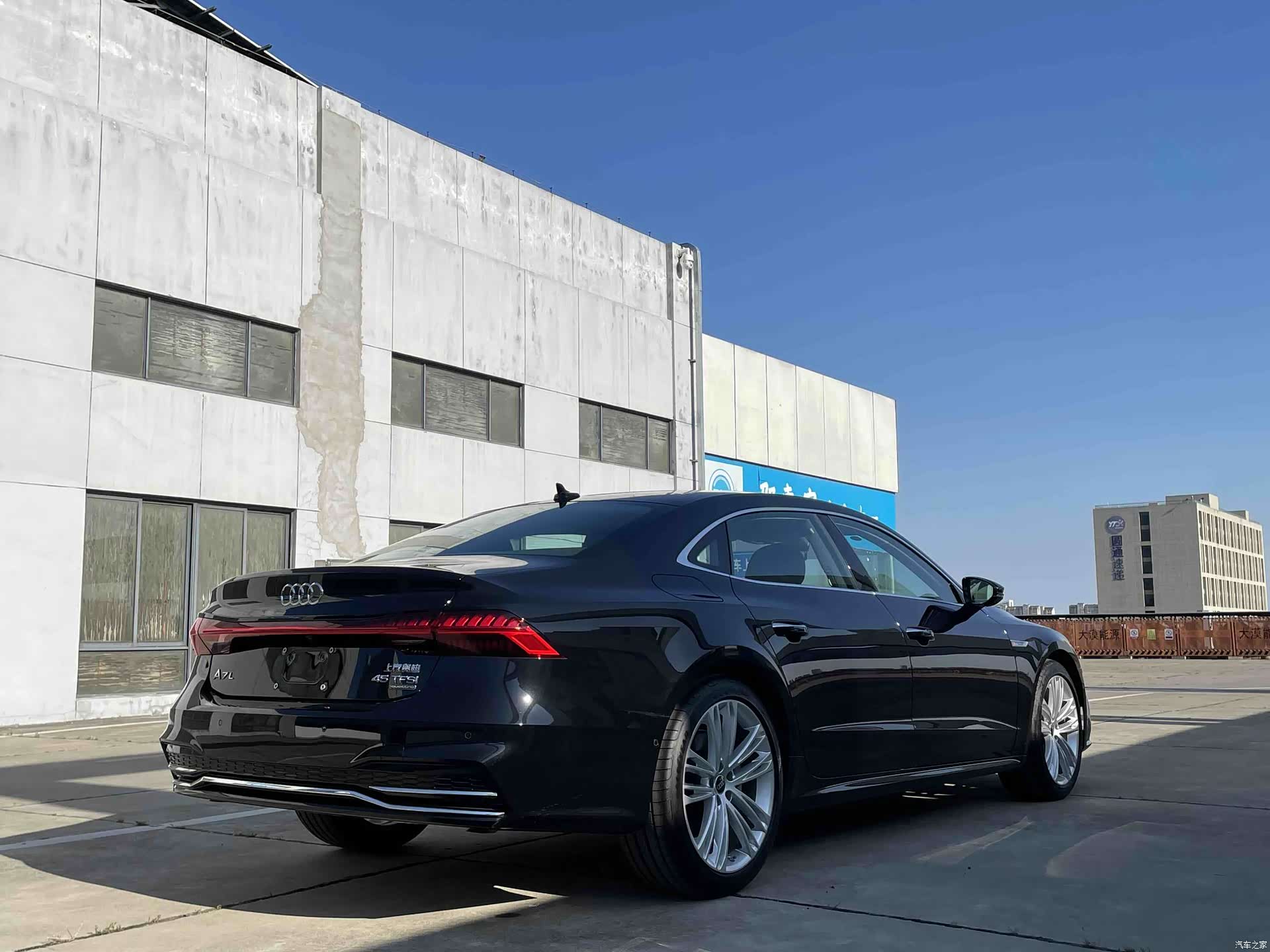 Audi A7L, 2026 12