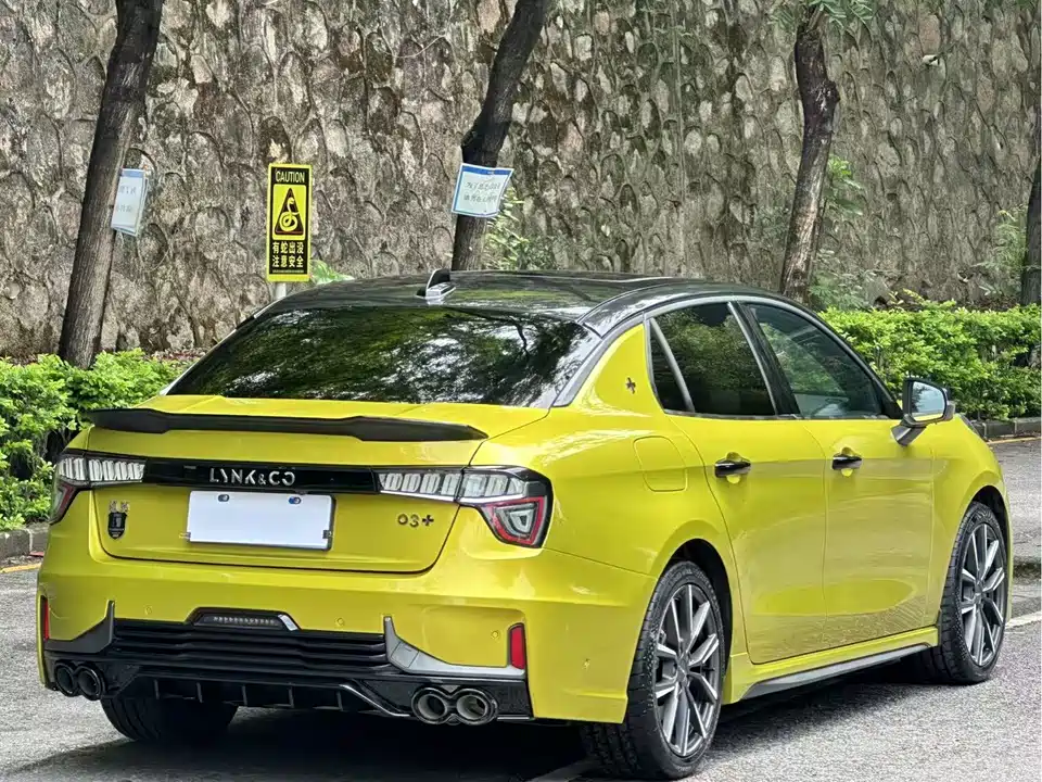 Lynk & Co 03