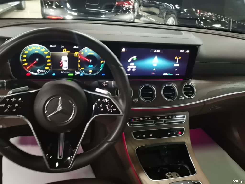 Mercedes-Benz E-Class, 2023 14