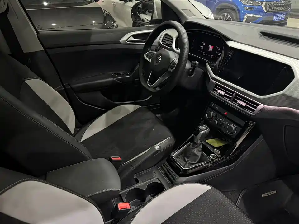 Volkswagen Exploring the shadow