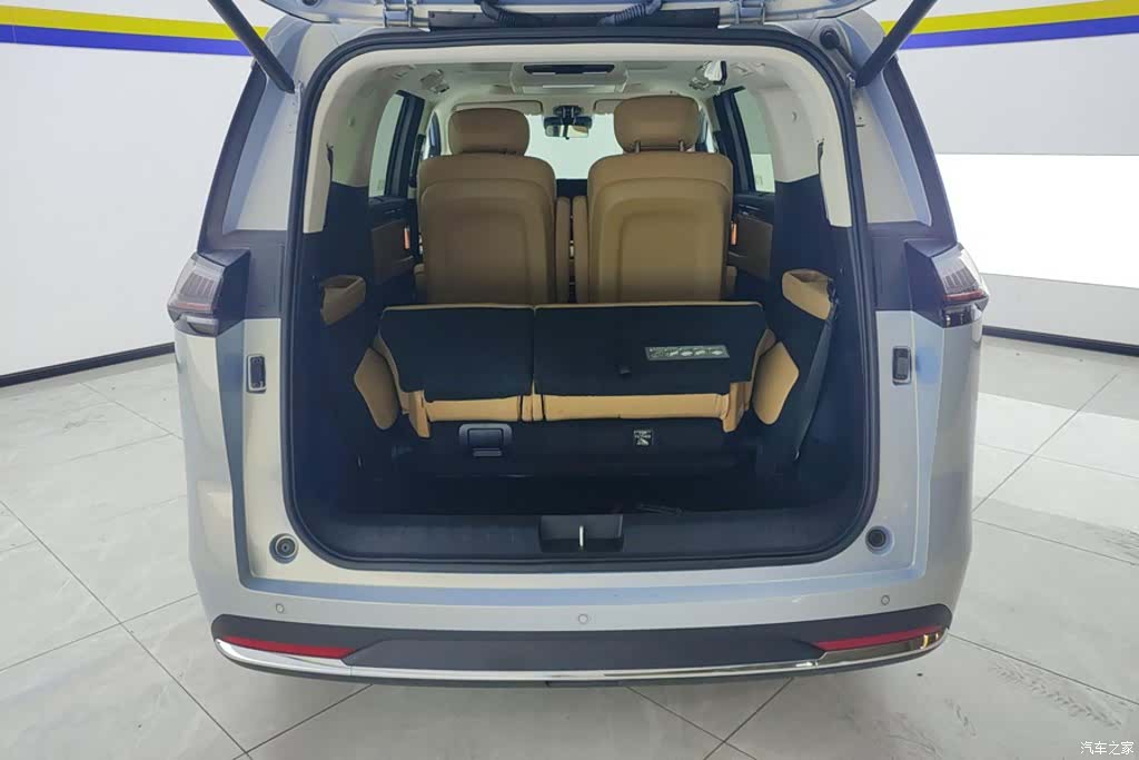 Trumpchi E8, 2024 4