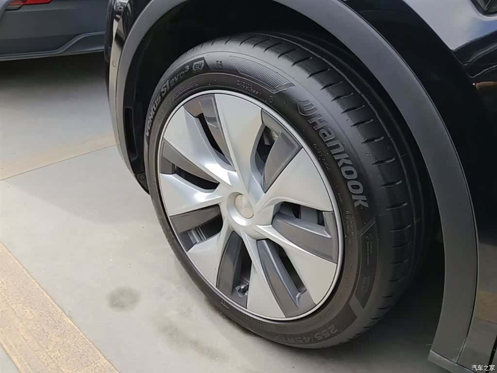 Tesla Model Y, 2023 23
