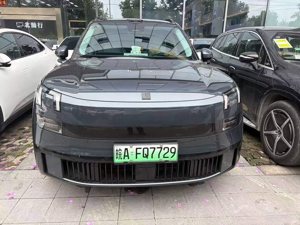 Lynk & Co 900