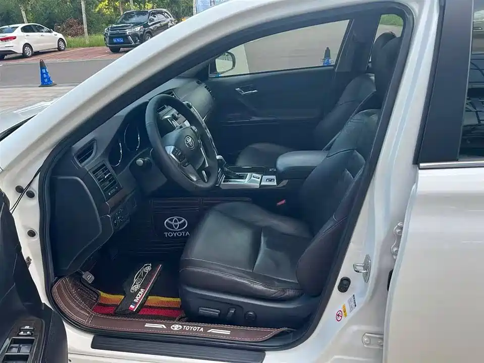 Toyota Reiz Toyota Reiz