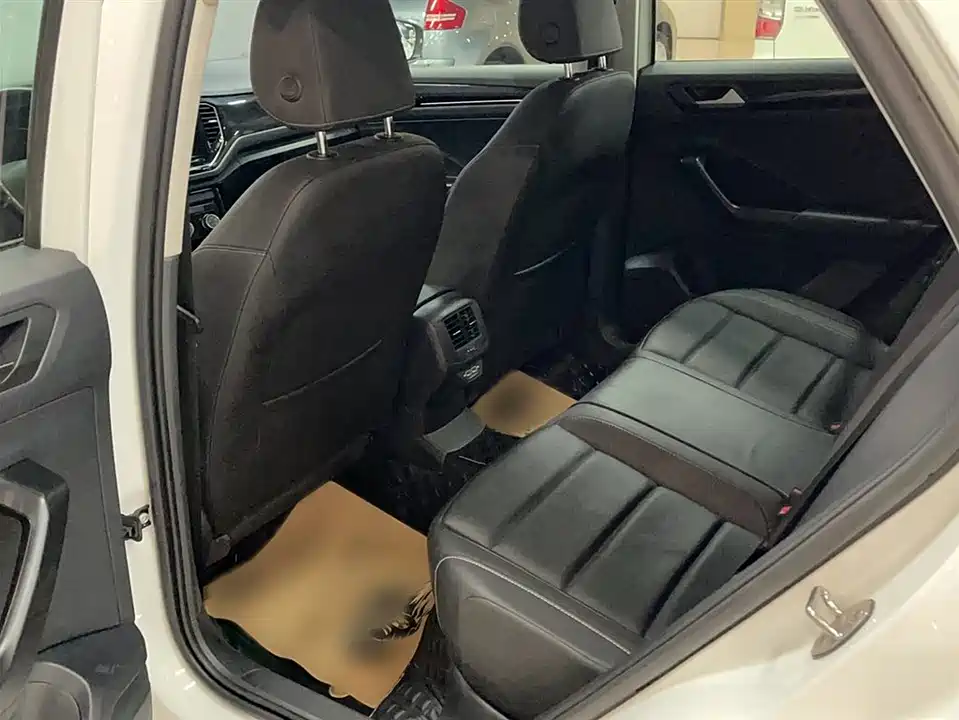 Volkswagen T-ROC exploring Songs