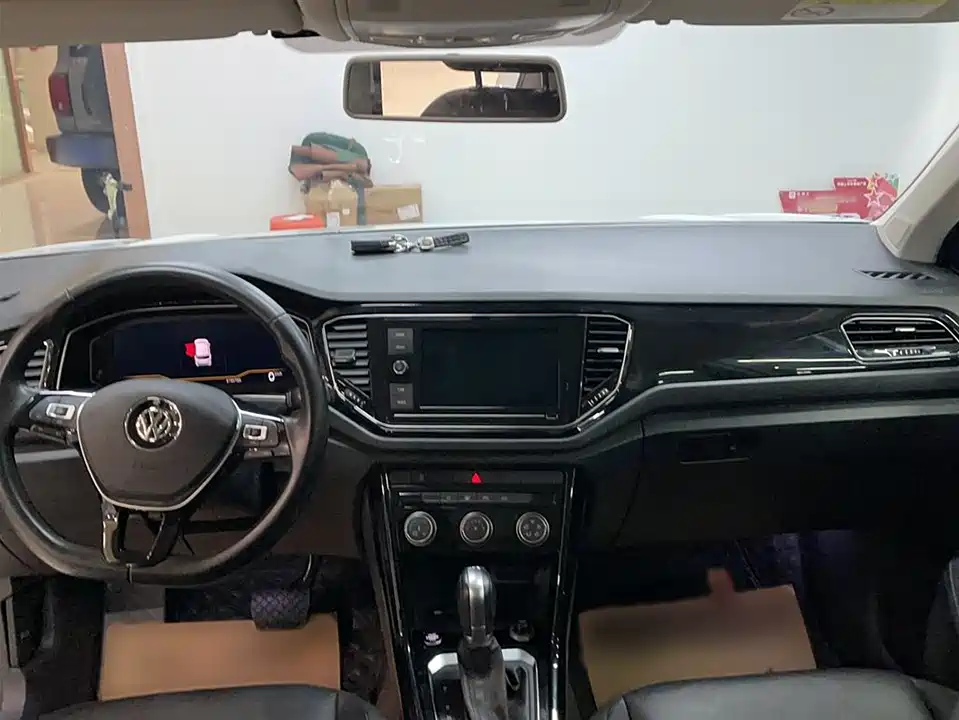 Volkswagen T-ROC exploring Songs