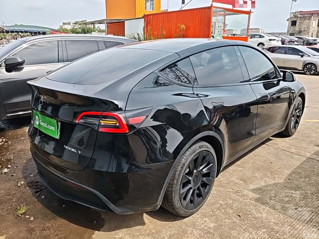 Tesla Model Y, 2023 7
