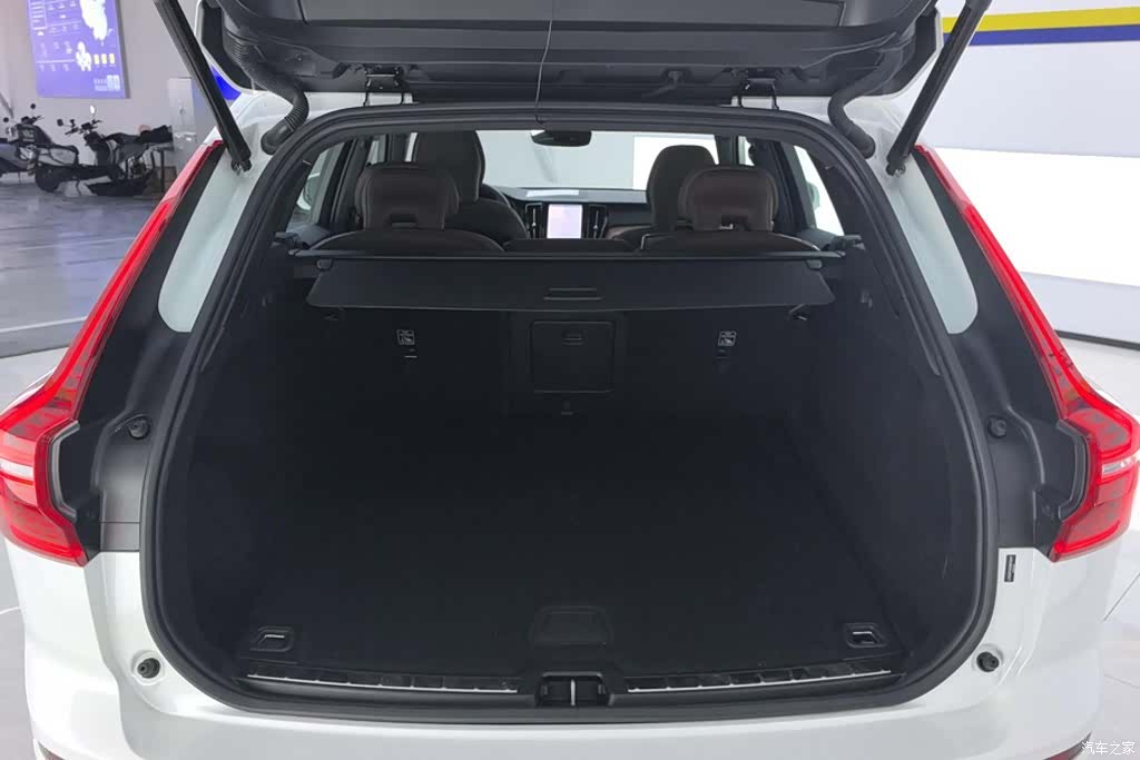 Volvo XC60, 2025 4