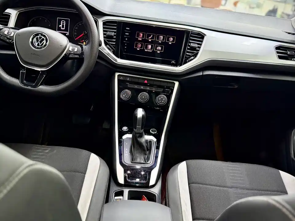 Volkswagen T-ROC exploring Songs