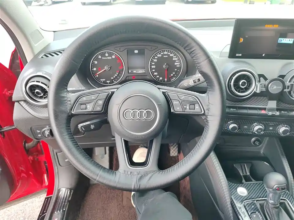 Audi Q2L