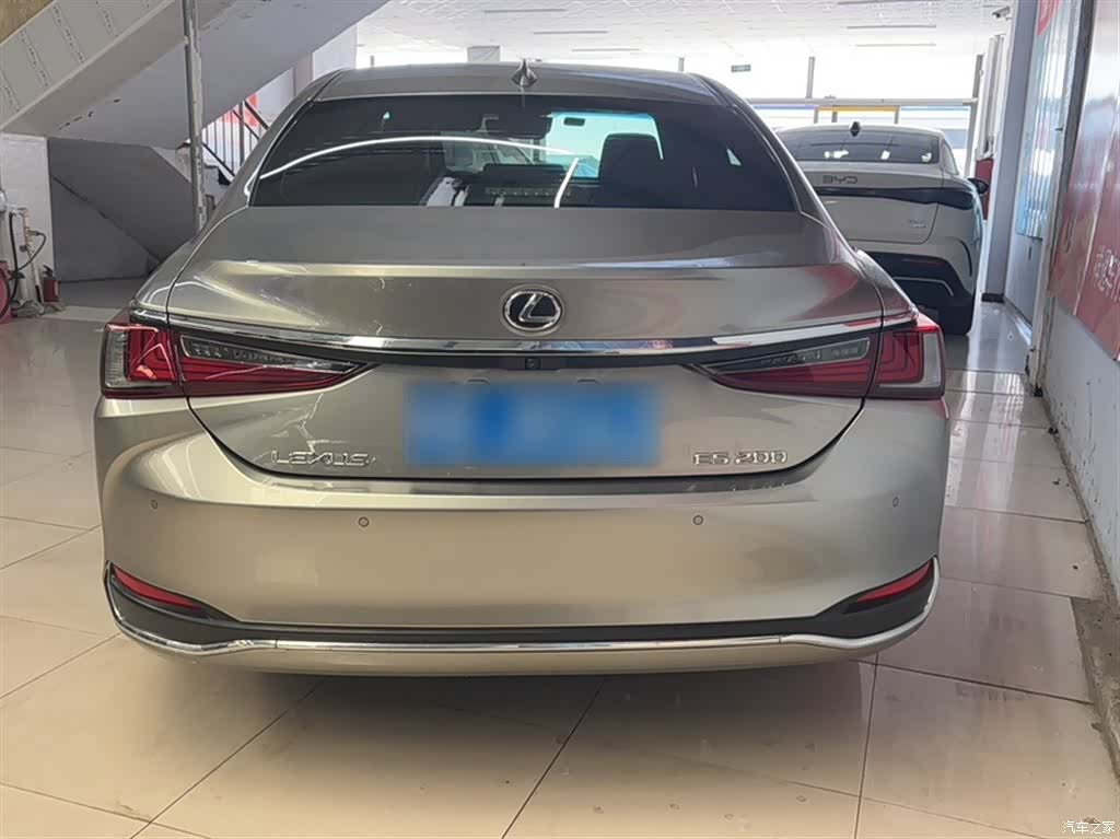 Lexus ES, 2023 13